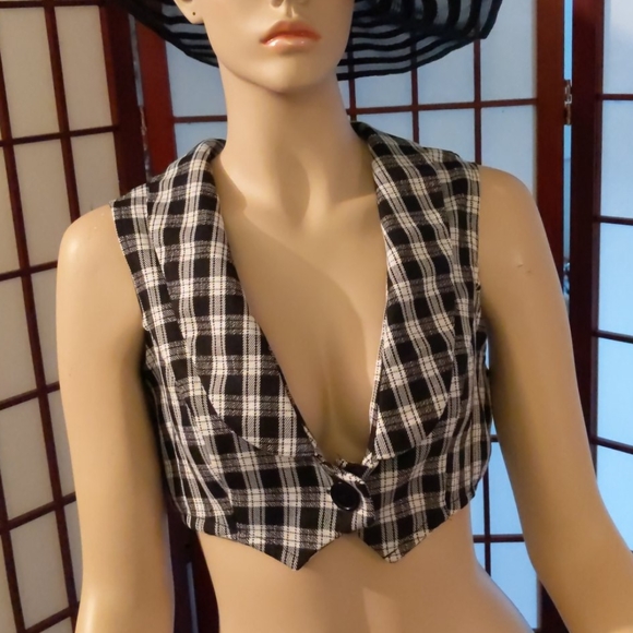Black&White Plaid and lace button croptop - Picture 2 of 5